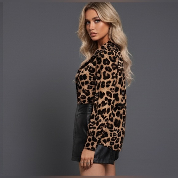 Leopard Print Puff Sleeve Blouse - Picture 2 of 7